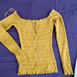 🔴  4/$20.  Off the shoulder top